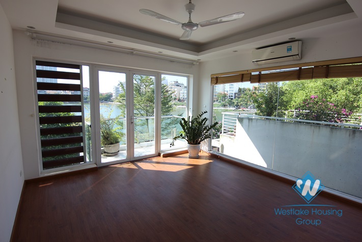 Lake view-House for rent in Tay Ho area